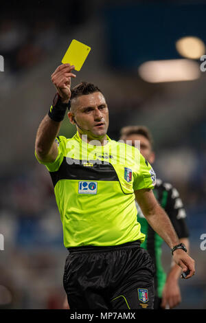 Eugenio Abbattista arbitro durante l'italiano 'Serie A' match tra Sassuolo 0-1 Roma allo Stadio Mapei il 20 maggio 2018 a Reggio Emilia, Italia. Credito: Maurizio Borsari/AFLO/Alamy Live News Foto Stock