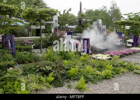 Londra, Gran Bretagna. 21 Maggio, 2018. Una vista generale della Cina il Wuhan acqua Garden è visto alla RHS Chelsea Flower Show tenutosi nel parco del Royal Hospital Chelsea a Londra, Gran Bretagna, il 21 maggio 2018. Il Chelsea Flower Show, altrimenti noto come il grande spettacolo primaverile e detenute dalla Royal Horticultural Society (RHS), è il più grande fiore e giardino paesaggistico mostra nel Regno Unito. Credito: Tim Irlanda/Xinhua/Alamy Live News Foto Stock