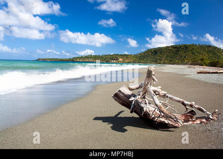 Bella spiaggia tropicale in Baracoa, provincia di Guantanamo, Cuba Foto Stock