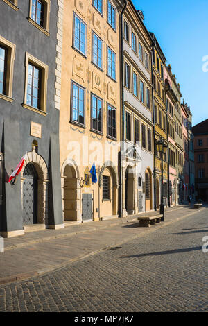 Varsavia Città Vecchia,vista del barocco ricostruito edifici sul lato nord della Piazza della Città Vecchia nel Stare Miasto (Città Vecchia) area di Varsavia, Polonia Foto Stock