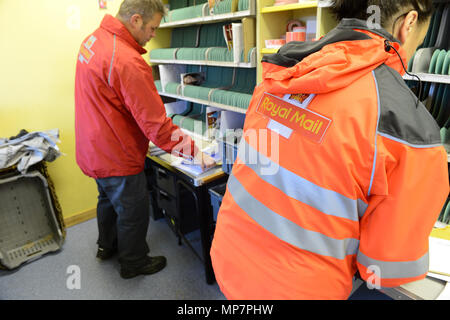 Il Regno Unito è la più settentrionale Post Office in Baltasound e ufficio di smistamento nell'isola di Unst nelle isole Shetland. Con post essere ordinati e furgoni Foto Stock