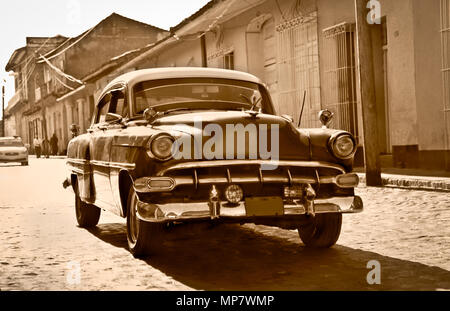 TRINIDAD-JAN 13:Classic Chevrolet in gennaio 13,2010 in Trinidad, Cuba.Prima di una nuova legge rilasciati nel mese di ottobre 2011,cubani potrebbe soltanto il commercio vecchie vetture che w Foto Stock