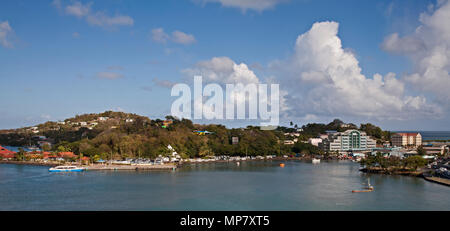 Febbraio 20, 2015- Castries Harbour, Santa Lucia: vista del lungomare della città capitale Foto Stock