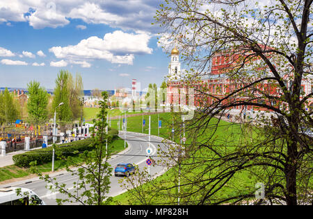 Samara, Russia - 9 Maggio 2018: Vista di Samara street in una molla giornata di sole Foto Stock