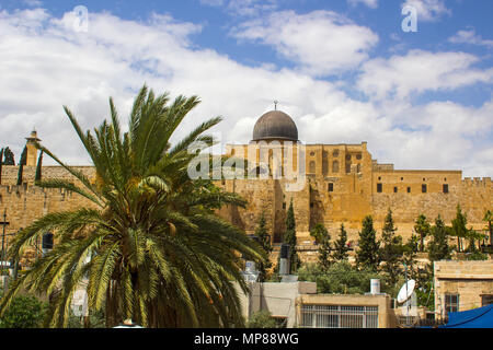 La cupola della famosa Al Agsa moschea nella città di Gerusalemme il terzo luogo santissimo nel mondo secondo la tradizione islamica Foto Stock