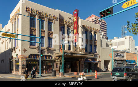 Albuquerque, Nuovo Messico, Stati Uniti d'America - 14 Aprile 2018: storico Teatro Kimo a livello centrale e 5 sul percorso 66, Albuquerque, Nuovo Messico. Regist nazionale Foto Stock