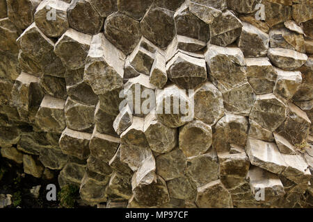 Formazione geologica di ottagonale di colonne di basalto in Garni Gola detta la sinfonia di pietre, Garni, Armenia Foto Stock