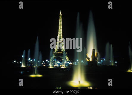 1988 VARSOVIE STORICO FONTANE TROCADERO Palais de Chaillot TORRE EIFFEL Parigi Francia Foto Stock