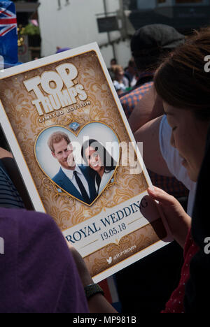 Matrimonio reale 19 maggio 2018 Principe Harry Meghan Markle il Duca e Duchessa del Sussex poster Windsor, Inghilterra 2010s UK HOMER SYKES Foto Stock