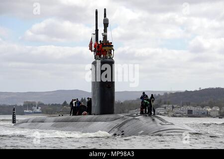 Gli Stati Uniti Navy Los Angeles-classe fast-attacco sommergibile USS Springfield arriva al suo Majestys Base Navale Clyde Aprile 19, 2016 a Faslane in Scozia, Regno Unito. (Foto di Royal Navy Photo via Planetpix) Foto Stock