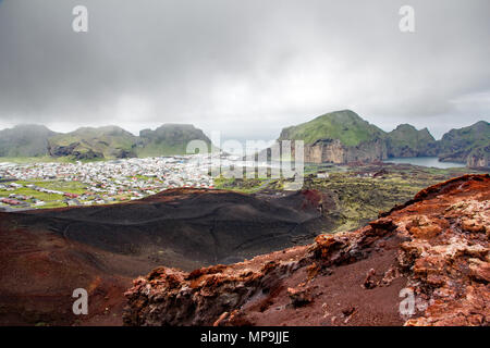 Vista da Eldfell di Vestmannaeyjar su Heimaey, Isole Westman, Islanda Foto Stock