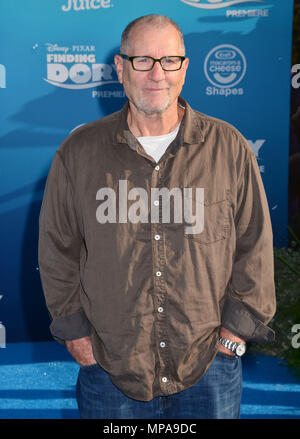 Ed O'Neil alla ricerca di Dory Premiere al El Capitan Theatre di Los Angeles. Giugno 7, 2016.DE O'Neil ------------- Red Carpet Event, verticale, STATI UNITI D'AMERICA, industria cinematografica, celebrità, fotografia, Bestof, arte cultura e intrattenimento, Topix celebrità moda / Verticale, meglio di, evento nella vita di Hollywood - California, moquette rossa e dietro le quinte, USA, industria cinematografica, celebrità, movie celebrità, personaggi televisivi, musica celebrità, fotografia, Bestof, arte cultura e intrattenimento, Topix, tre quarti, verticale, una persona, dall'anno , 2016, inchiesta tsuni@Gamma-USA.com Foto Stock