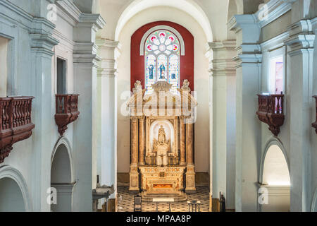 Cartagena, Colombia - 21 Marzo 2017: vista sull'altare nella cattedrale de San Pedro Claver a Cartagena Foto Stock