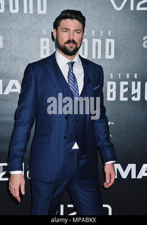 Karl Urban arrivando alla Star Trek al di là di Premiere presso l'Embarcadero in San Diego Comicon ( Convenzione ), 20 luglio 2016.Karl Urban ------------- Red Carpet Event, verticale, STATI UNITI D'AMERICA, industria cinematografica, celebrità, fotografia, Bestof, arte cultura e intrattenimento, Topix celebrità moda / Verticale, meglio di, evento nella vita di Hollywood - California, moquette rossa e dietro le quinte, USA, industria cinematografica, celebrità, movie celebrità, personaggi televisivi, musica celebrità, fotografia, Bestof, arte cultura e intrattenimento, Topix, tre quarti, verticale, una persona, dall'anno , 2016, inchiesta tsun Foto Stock