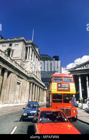 Storico 1988 Bank of England edificio Threadneedle Street City di Londra Inghilterra REGNO UNITO Foto Stock