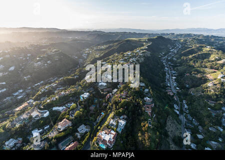 Vista aerea del Sud Beverly Park quartiere al di sopra di Beverly Hills e a Los Angeles in California del Sud. Foto Stock