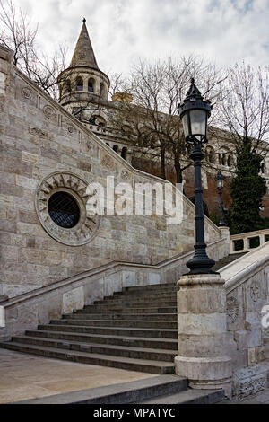 Il Bastione del Pescatore,parte della terrazza in stile neo-gotico situato sulla banca di Buda del Danubio. Budapest, Ungheria Foto Stock