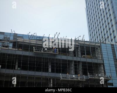 Lavoratori edili a lavorare su un nuovo edificio in Hangzhou, Cina Foto Stock