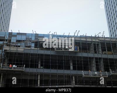 Lavoratori edili a lavorare su un nuovo edificio in Hangzhou, Cina Foto Stock