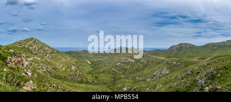 Mallorca, antenna panorama di verde natura spagnolo montagna mare paesaggio in primavera XXL Foto Stock