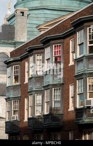 USA Pennsylvania PA Harrisburg bay windows su una vecchia casa da intorno alla fine del XX secolo Foto Stock