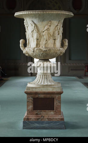 Vaso medici (medico nave) a partire dalla seconda metà del I secolo a.c. in mostra nella Galleria degli Uffizi (Galleria degli Uffizi di Firenze, Toscana, Italia. Eroi greci consultando l'oracolo di Delfi prima di partire per la guerra di Troia sono illustrati nel cratere di marmo. Foto Stock