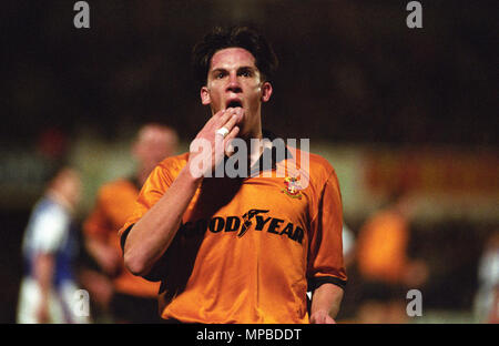 IPSWICH V LUPI A Portman Road 2/3/94 1-2 Calciatore Lee Mills Foto Stock