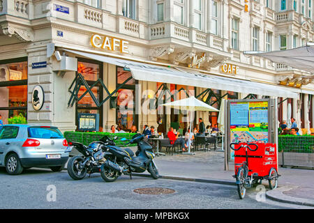 Vienna, Austria - 31 agosto 2013: Cafè Mozart in Albertinaplatz a Vienna, in Austria Foto Stock