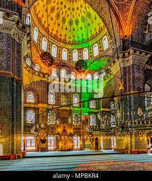 Interno di Yeni moschea di Istanbul, Turchia Foto Stock