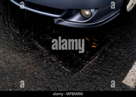 Tempesta scolare durante un acquazzone torrenziale in Foley, Alabama, STATI UNITI D'AMERICA Foto Stock