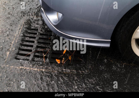 Tempesta scolare durante un acquazzone torrenziale in Foley, Alabama, STATI UNITI D'AMERICA Foto Stock