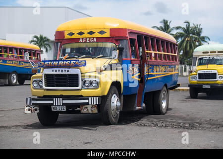 Apia, Samoa - 30 Ottobre 2017: Vintage Toyota autobus a Apia stazione degli autobus nell'isola di Upolu Foto Stock