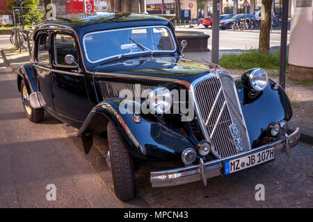 Citroen 15 CV Avant trazione, produzione 1934-1957, Colonia, Germania. Citroen 15 CV Avant trazione, Produktionszeitraum 1953-1962, Koeln, Deutschland Foto Stock