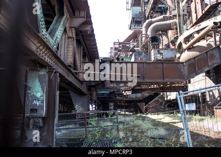 Rusty industriali costruzioni in acciaio Foto Stock