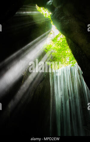 Segreto tukad bella cascata nel canyon, Bali, Indonesia Foto Stock