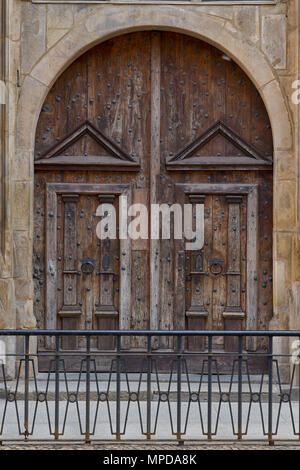 Wroclaw vecchia porta di legno chiesa di Santa Maria Vergine su Piasek Najswietszej Kościół marii panny na Piasku Foto Stock
