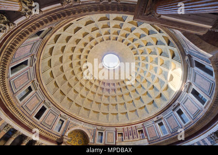 La cupola del Pantheon - Roma Foto Stock