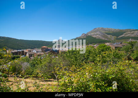 Panoramica. Valverde de los Arroyos, provincia di Guadalajara, Castilla La Mancha, in Spagna. Foto Stock