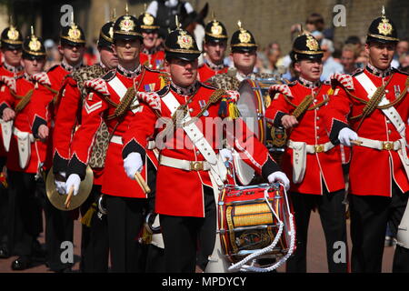 La banda di guardie davanti al Royal nozze del principe William e Catherine Middleton il 29 aprile 2011 presso l'Abbazia di Westminster London REGNO UNITO Foto Stock