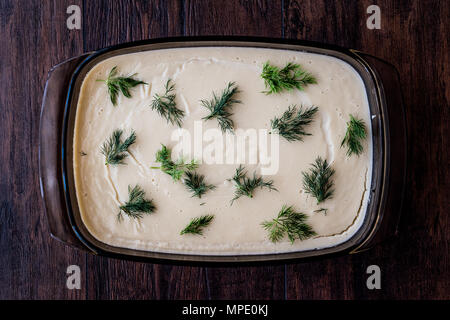 Bagno turco Aperitivo Meze Fava con aneto. Cibo tradizionale concetto. Foto Stock