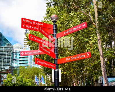 Cartelli stradali, il Porto di Darling, Sydney, Australia. Foto Stock