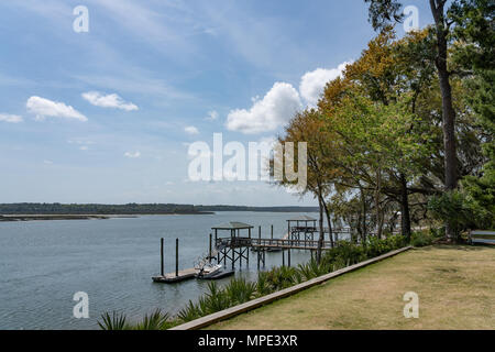 Vista del fiume può in Bluffton SC dalla motivazione della chiesa della Croce Foto Stock