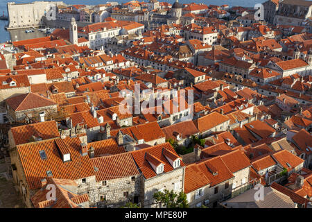 Vista sui tetti della Città Vecchia di Dubrovnik, Croazia. Foto Stock