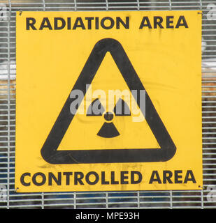 Radiazione area controllata segno di avvertimento Foto Stock