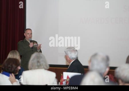 Stati Uniti Marine Corps Brig. Gen. Kevin J. Killea, comandante generale, Marine Corps Impianti West, Marine Corps base Camp Pendleton, parla agli ospiti del primo accampamento annuale Pendleton storica Società Awards cena presso il Pacifico viste Event Center su Camp Pendleton, California, 11 febbraio, 2017. (US Marine Corps foto di Cpl. Brian Bekkala) Foto Stock