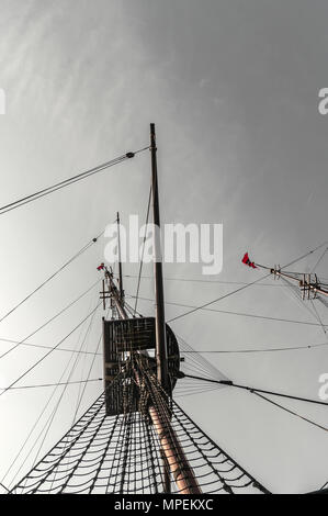 Fondo del Crow's Nest di una nave a vela Foto Stock