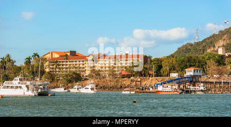 Panama City, Panama - 20 Febbraio 2017: Hotel a Marina si trova all'entrata di Amador Causeway nella città di Panama, Foto Stock