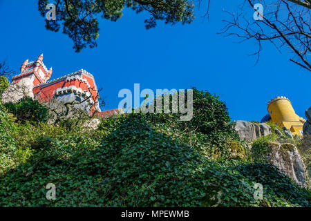 Palazzo da Pena sulle rocce. Sintra, Lisbona. Portogallo Foto Stock