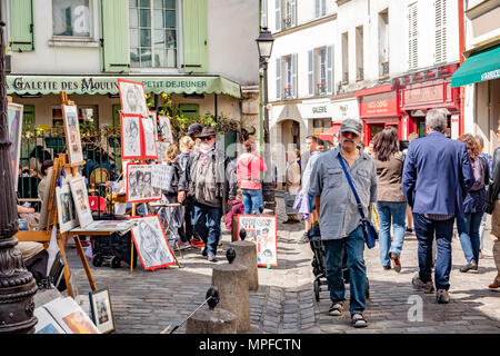 Il quartiere di Montmartre in Parigi Francia vanta una vivace comunità di artisti. Foto Stock