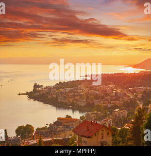 Montreux sunset skyline di Leman il lago di Ginevra svizzera Swiss Foto Stock
